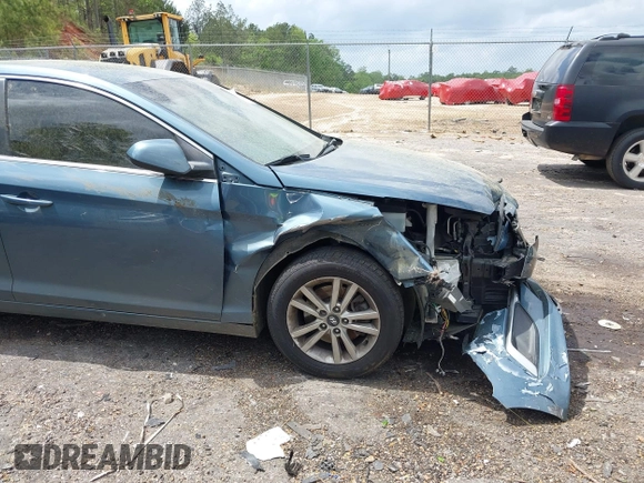 2017 Hyundai Sonata SE with VIN 5NPE24AFXHH587980, listed as a IAAI auction lot 41962264 with 103,239 mi miles. Bid and sale history available at carsss.com. Image 6.
