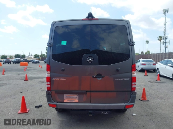 2015 Mercedes-Benz Sprinter Passenger with VIN WDZPE7DC1FP111850, listed as a IAAI auction lot 41920037 with 127,121 mi miles. Bid and sale history available at carsss.com. Image 16.