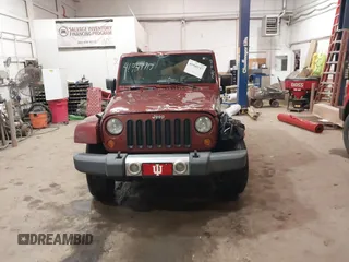2008 Jeep Wrangler Unlimited Sahara z VIN 1J4GA59178L514002, wystawiony jako IAAI lot #41949717 z przebiegiem Nie podano mil oraz . Historia ofert i sprzedaży dostępna na DreamBid. Obrazek 12.