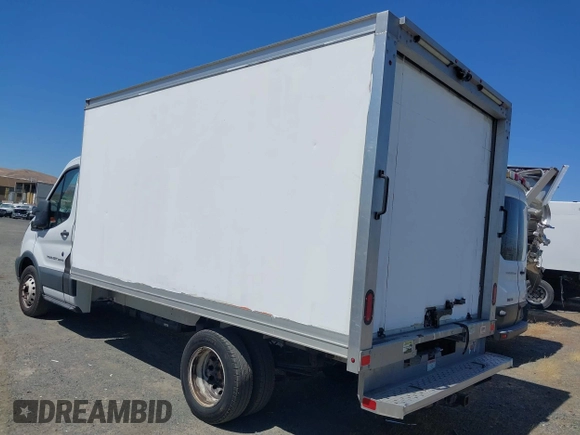 2018 Ford Transit z VIN 1FDBF8ZM6JKA62161, wystawiony jako IAAI lot #42468263 z przebiegiem 70 057 mil mil oraz . Historia ofert i sprzedaży dostępna na DreamBid. Obrazek 3.