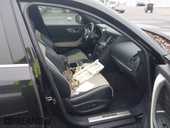 2017 Infiniti QX70 z VIN JN8CS1MU2HM140540, wystawiony jako IAAI lot #42367880 z przebiegiem 109 214 mil mil oraz . Historia ofert i sprzedaży dostępna na DreamBid. Obrazek 5.