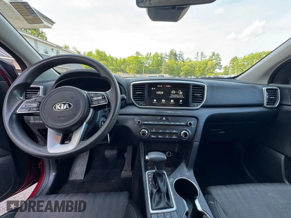 2021 Kia Sportage LX z VIN KNDPMCAC0M7906613, wystawiony jako Copart lot #59042605 z przebiegiem 183 811 mil mil oraz Czysty tytuł • Clean title. Historia ofert i sprzedaży dostępna na DreamBid. Obrazek 9.
