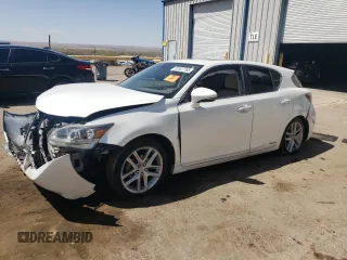 2015 Lexus CT 200h z VIN JTHKD5BH5F2216872, wystawiony jako Copart lot #51527765 z przebiegiem 8 796 756 mil mil oraz Szkody całkowita. Historia ofert i sprzedaży dostępna na DreamBid. Obrazek 1.