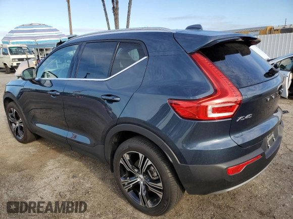 2022 Volvo XC40 Inscription z VIN YV4162UL0N2787155, wystawiony jako Copart lot #49329705 z przebiegiem Nie podano mil oraz Szkoda całkowita • Salvage title. Historia ofert i sprzedaży dostępna na DreamBid. Obrazek 2.