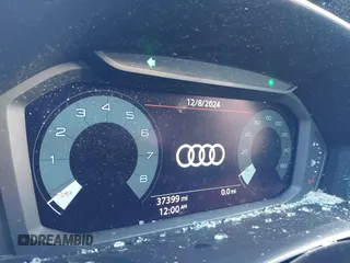 2022 Audi Q3 S line Premium z VIN WA1DECF30N1005992, wystawiony jako IAAI lot #41101352 z przebiegiem 37 399 mil mil oraz . Historia ofert i sprzedaży dostępna na DreamBid. Obrazek 14.
