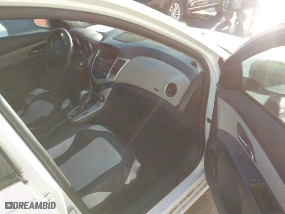2015 Chevrolet Cruze LS with VIN 1G1PA5SH8F7280481, listed as a IAAI auction lot 41666348 with 86,584 mi miles. Bid and sale history available at carsss.com. Image 5.