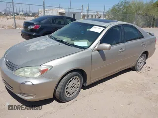 2004 Toyota Camry LE z VIN 4T1BE32K14U321470, wystawiony jako IAAI lot #42177255 z przebiegiem 256 194 mil mil oraz . Historia ofert i sprzedaży dostępna na DreamBid. Obrazek 2.