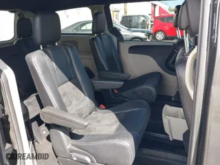 2019 Dodge Grand Caravan SXT with VIN 2C4RDGCG5KR758602, listed as a IAAI auction lot 42033617 with 186,351 mi miles. Bid and sale history available at carsss.com. Image 8.