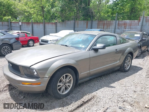 2005 Ford Mustang Deluxe z VIN 1ZVFT80N355160005, wystawiony jako IAAI lot #42288228 z przebiegiem 152 140 mil mil oraz . Historia ofert i sprzedaży dostępna na DreamBid. Obrazek 2.