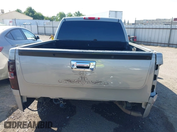 2007 Chevrolet Silverado 1500 LS with VIN 3GCEC13C87G516170, listed as a IAAI auction lot 42163134 with 185,591 mi miles and . Bid and sale history available at DreamBid. Image 17.