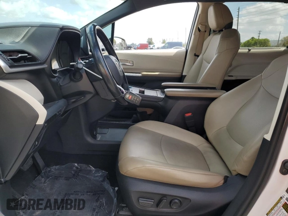 2021 Toyota Sienna XLE with VIN 5TDYRKEC5MS047289, listed as a Copart auction lot 54144785 with 31,350 mi miles and Clean Title. Bid and sale history available at DreamBid. Image 7.