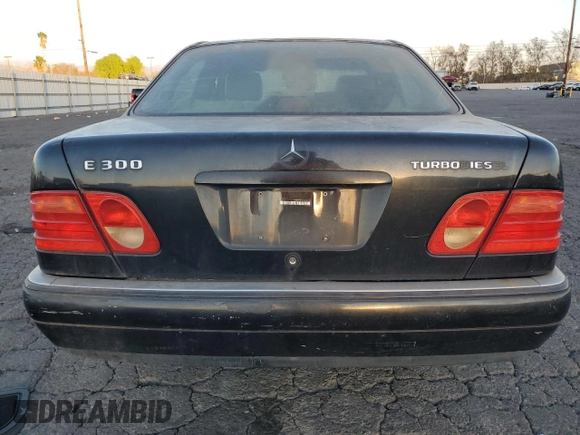 1998 Mercedes-Benz E 320 with VIN WDBJF25F4WA625790, listed as a Copart auction lot 87920735 with 179,382 mi miles and Clean Title. Bid and sale history available at DreamBid. Image 6.