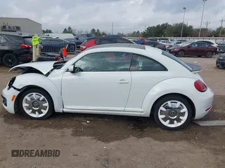 2019 Volkswagen Beetle S with VIN 3VWFD7AT2KM701622, listed as a IAAI auction lot 41520300 with 1 mi miles. Bid and sale history available at carsss.com. Image 15.