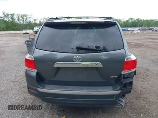 2011 Toyota Highlander z VIN 5TDBK3EH3BS085242, wystawiony jako IAAI lot #42325191 z przebiegiem 200 001 mil mil oraz . Historia ofert i sprzedaży dostępna na DreamBid. Obrazek 16.