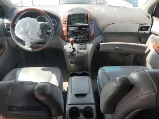 2005 Toyota Sienna XLE с VIN 5TDBA22C85S052389, выставлен на аукционе Copart как лот 52626295 с пробегом 221 755 миль миль и Списание • Salvage title. История ставок и продаж доступна на DreamBid. Изображение 8.