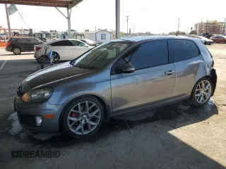 2013 Volkswagen GTI w/Conv & Sunroof z VIN WVWFD7AJ4DW031740, wystawiony jako Copart lot #70099084 z przebiegiem 130 193 mil mil oraz Szkoda całkowita • Salvage title. Historia ofert i sprzedaży dostępna na DreamBid. Obrazek 1.