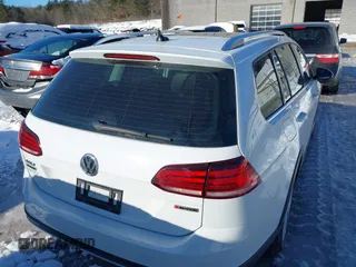 2019 Volkswagen Golf S z VIN 3VWH17AU9KM515974, wystawiony jako IAAI lot #41596110 z przebiegiem 29 019 mil mil oraz . Historia ofert i sprzedaży dostępna na DreamBid. Obrazek 4.