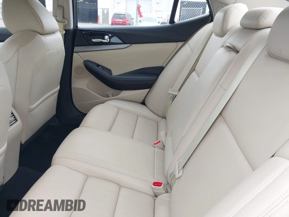 2016 Nissan Maxima Platinum with VIN 1N4AA6AP9GC403960, listed as a IAAI auction lot 42781654 with 19,699 mi miles and . Bid and sale history available at DreamBid. Image 8.