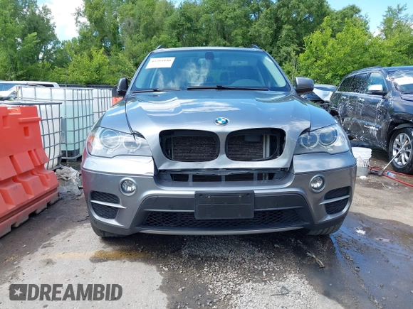 2012 BMW X5 35i z VIN 5UXZV4C50CL989684, wystawiony jako IAAI lot #42284840 z przebiegiem 134 056 mil mil oraz . Historia ofert i sprzedaży dostępna na DreamBid. Obrazek 12.