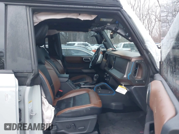 2023 Ford Bronco z VIN 1FMEE5DP3PLB33884, wystawiony jako IAAI lot #41202669 z przebiegiem 58 749 mil mil oraz . Historia ofert i sprzedaży dostępna na DreamBid. Obrazek 5.