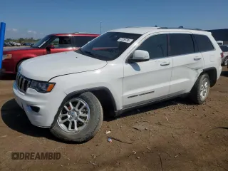 2020 Jeep Grand Cherokee Laredo E z VIN 1C4RJFAGXLC327107, wystawiony jako Copart lot #57259795 z przebiegiem 27 217 mil mil oraz Szkoda całkowita • Salvage title. Historia ofert i sprzedaży dostępna na DreamBid. Obrazek 1.