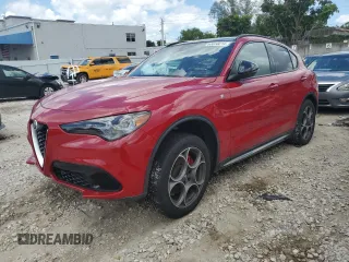 2024 Alfa Romeo Stelvio Ti z VIN ZASPAKBN7R7D70650, wystawiony jako Copart lot #63220614 z przebiegiem 8 078 mil mil oraz Nie do naprawy • Non repairable. Historia ofert i sprzedaży dostępna na DreamBid. Obrazek 1.