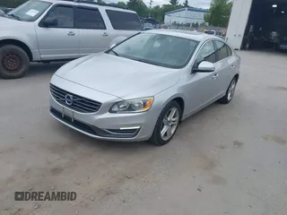 2015 Volvo S60 T5 Premier z VIN YV1612TB0F2316022, wystawiony jako IAAI lot #42331989 z przebiegiem 107 167 mil mil oraz . Historia ofert i sprzedaży dostępna na DreamBid. Obrazek 2.