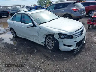 2012 Mercedes-Benz C 300 Sport z VIN WDDGF8BB2CA643903, wystawiony jako IAAI lot #42201688 z przebiegiem 157 410 mil mil oraz . Historia ofert i sprzedaży dostępna na DreamBid. Obrazek 1.