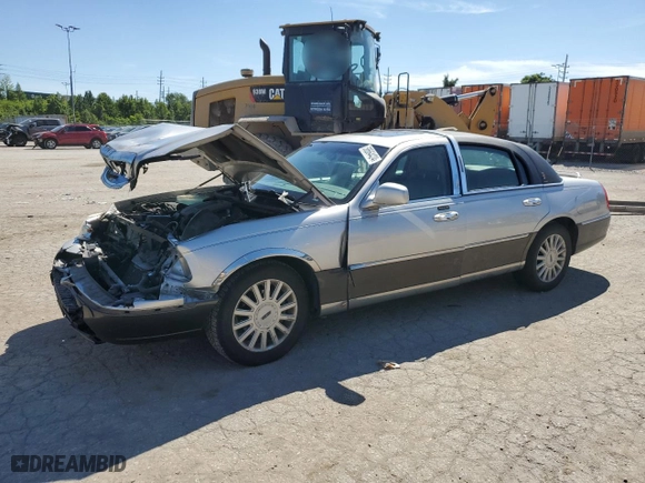 2005 Lincoln Town Car Signature Limited with VIN 1LNHM82W95Y620664, listed as a Copart auction lot 58664424 with 0 mi miles and Salvage Title. Bid and sale history available at carsss.com. Image 1.