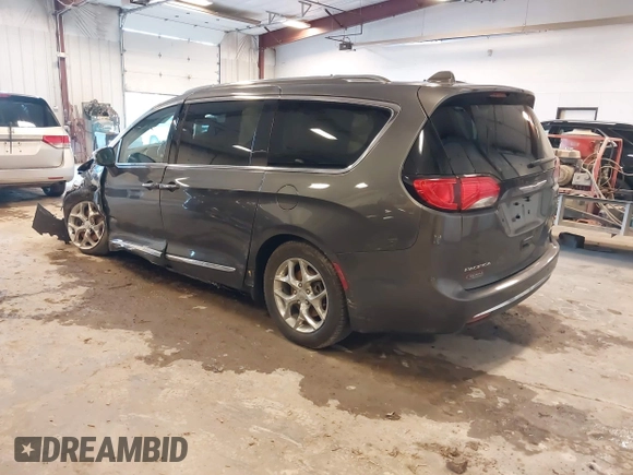 2018 Chrysler Pacifica Limited z VIN 2C4RC1GG2JR357615, wystawiony jako IAAI lot #41937587 z przebiegiem 62 394 mil mil oraz . Historia ofert i sprzedaży dostępna na DreamBid. Obrazek 3.