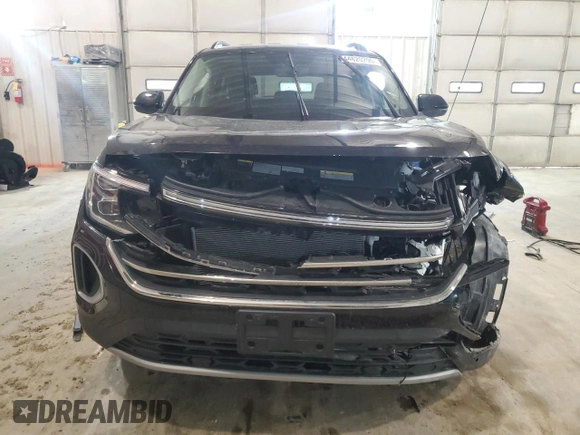 2024 Volkswagen Atlas SE with VIN 1V2HR2CA0RC598335, listed as a Copart auction lot 44820295 with 4,621 mi miles and Salvage title. Bid and sale history available at DreamBid. Image 5.