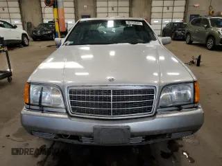 1993 Mercedes-Benz 400 z VIN WDBGA43E9PA106850, wystawiony jako Copart lot #85744534 z przebiegiem 155 005 mil mil oraz Tytuł czysty. Historia ofert i sprzedaży dostępna na DreamBid. Obrazek 5.