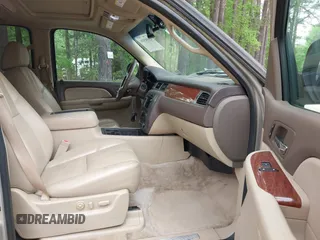 2008 GMC Yukon XL SLT 4SB with VIN 1GKFC16J28R107117, listed as a IAAI auction lot 42094539 with 197,311 mi miles and . Bid and sale history available at carsss.com. Image 5.