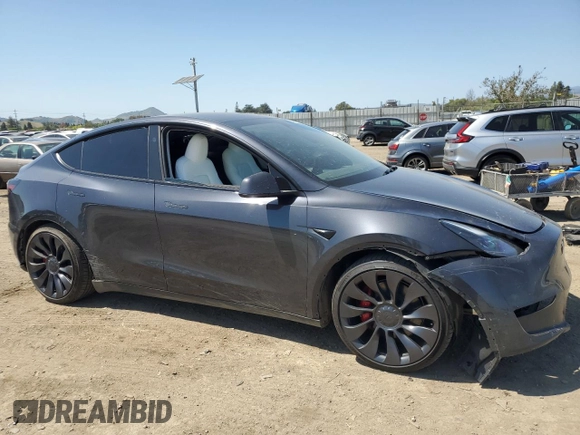2024 Tesla Model Y Performance z VIN 7SAYGDEF0RF024089, wystawiony jako Copart lot #53981865 z przebiegiem Nie podano mil oraz Szkoda całkowita • Salvage title. Historia ofert i sprzedaży dostępna na DreamBid. Obrazek 4.