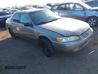 1999 Toyota Camry LE z VIN JT2BG22K6X0271288, wystawiony jako IAAI lot #41502387 z przebiegiem Nie podano mil oraz . Historia ofert i sprzedaży dostępna na DreamBid. Obrazek 1.