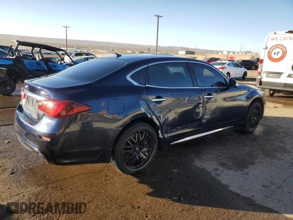 2015 Infiniti Q70 z VIN JN1BY1PR6FM830997, wystawiony jako Copart lot #41895875 z przebiegiem 203 061 mil mil oraz Szkoda całkowita • Salvage title. Historia ofert i sprzedaży dostępna na DreamBid. Obrazek 3.