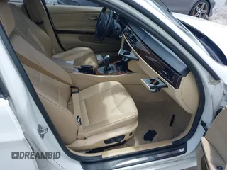 2011 BMW 3 Series 328i xDrive z VIN WBAPK5G57BNN81345, wystawiony jako IAAI lot #42756670 z przebiegiem 170 976 mil mil oraz . Historia ofert i sprzedaży dostępna na DreamBid. Obrazek 5.