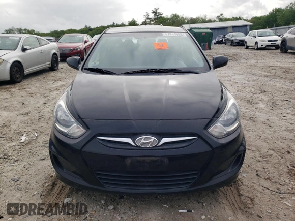 2013 Hyundai Accent GS z VIN KMHCT5AE3DU138539, wystawiony jako Copart lot #57944965 z przebiegiem Nie podano mil oraz Czysty tytuł • Clean title. Historia ofert i sprzedaży dostępna na DreamBid. Obrazek 5.