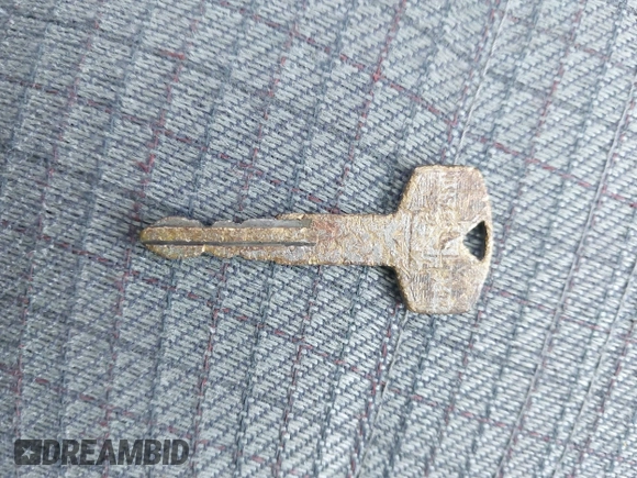 1990 Toyota Pickup z VIN JT4VN93D7L5014236, wystawiony jako IAAI lot #41776761 z przebiegiem Nie podano mil oraz . Historia ofert i sprzedaży dostępna na DreamBid. Obrazek 11.