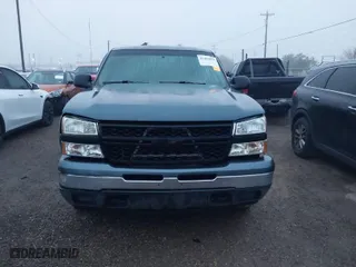 2007 Chevrolet Silverado 1500 Classic LS with VIN 2GCEC13V371115040, listed as a IAAI auction lot 41401852 with 288,433 mi miles. Bid and sale history available at carsss.com. Image 12.