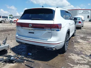 2024 Volkswagen Atlas SEL Premium R-Line with VIN 1V2FR2CAXRC582084, listed as a IAAI auction lot 42228600 with 20,389 mi miles and . Bid and sale history available at DreamBid. Image 4.