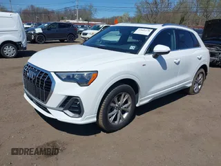 2021 Audi Q3 S line Premium z VIN WA1DECF32M1054786, wystawiony jako IAAI lot #42065278 z przebiegiem 47 615 mil mil oraz . Historia ofert i sprzedaży dostępna na DreamBid. Obrazek 2.