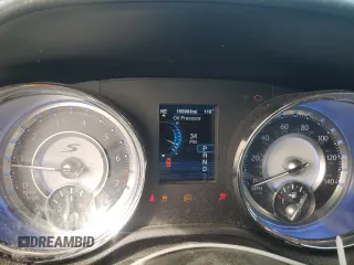 2014 Chrysler 300 S z VIN 2C3CCABGXEH373106, wystawiony jako Copart lot #56178895 z przebiegiem 100 064 mil mil oraz Szkoda całkowita • Salvage title. Historia ofert i sprzedaży dostępna na DreamBid. Obrazek 9.