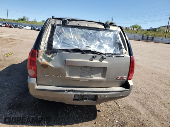 2007 GMC Yukon XL SLT z VIN 1GKFK16317J183090, wystawiony jako Copart lot #56801965 z przebiegiem 175 818 mil mil oraz Czysty tytuł • Clean title. Historia ofert i sprzedaży dostępna na DreamBid. Obrazek 6.