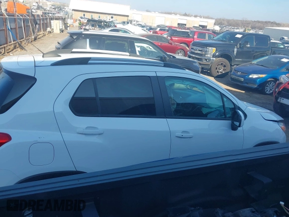 2021 Chevrolet Trax LT with VIN KL7CJLSB2MB309664, listed as a IAAI auction lot 41251743 with 20,478 mi miles. Bid and sale history available at carsss.com. Image 13.