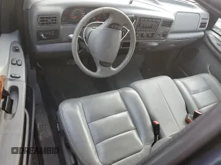 2002 Ford F-250 XL z VIN 1FTNX21F42EC23096, wystawiony jako Copart lot #46164805 z przebiegiem 74 890 mil mil oraz Szkoda całkowita • Salvage title. Historia ofert i sprzedaży dostępna na DreamBid. Obrazek 8.