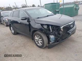 2019 Kia Sorento LX with VIN 5XYPG4A34KG579484, listed as a IAAI auction lot 40971250 with 142,327 mi miles. Bid and sale history available at carsss.com. Image 1.