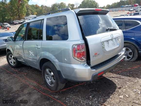 2008 Honda Pilot SE with VIN 5FNYF28338B030585, listed as a IAAI auction lot 40740293 with 210,626 mi miles. Bid and sale history available at carsss.com. Image 3.