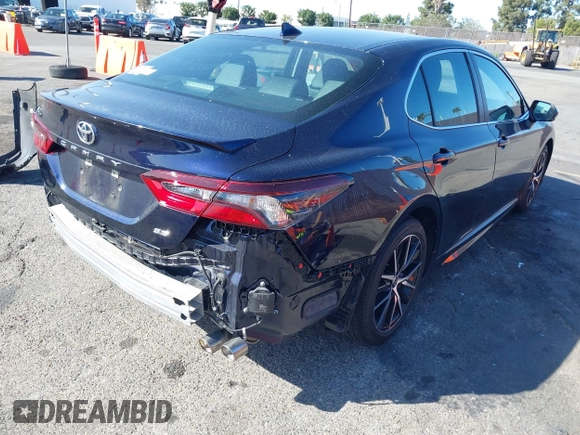 2022 Toyota Camry SE with VIN 4T1T11AK2NU678485, listed as a IAAI auction lot 41950302 with 17,865 mi miles. Bid and sale history available at carsss.com. Image 4.