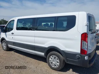 2024 Ford Transit Passenger XL z VIN 1FBAX2Y86RKA08969, wystawiony jako IAAI lot #42265593 z przebiegiem 27 690 mil mil oraz . Historia ofert i sprzedaży dostępna na DreamBid. Obrazek 14.